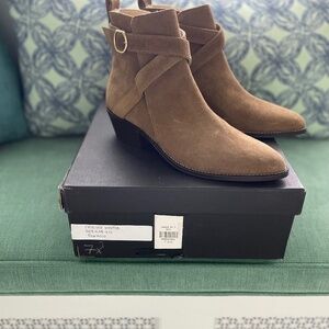 Banana Republic Stella Chelsea booties in Tobacco 7-1/2